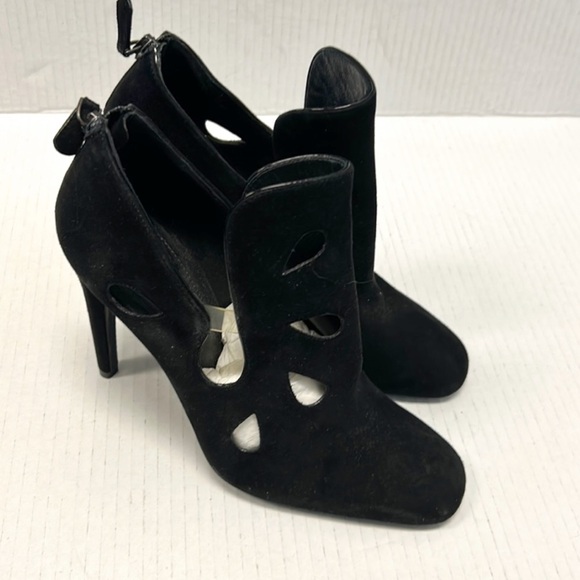 Bottega Veneta suede cutout bootie heels - Picture 6 of 6